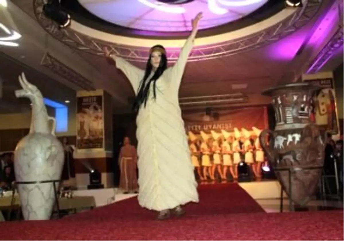 Yerel ve Bölgesel Medya Buluşmasına Hitit Defileli Açılış