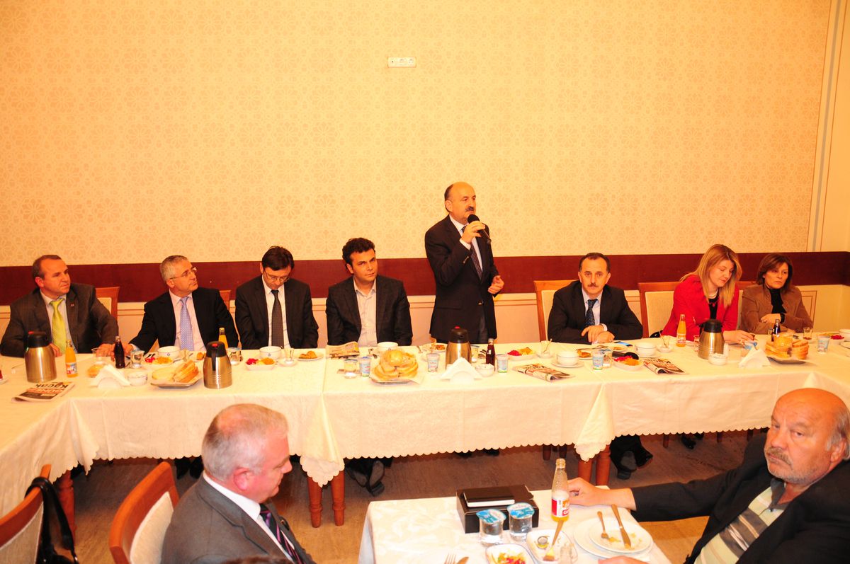AK Parti Edirne Milletvekili Müezzinoğlu Trakya ve Rumeli Dernek Başkanlarıyla Bir Araya Geldi