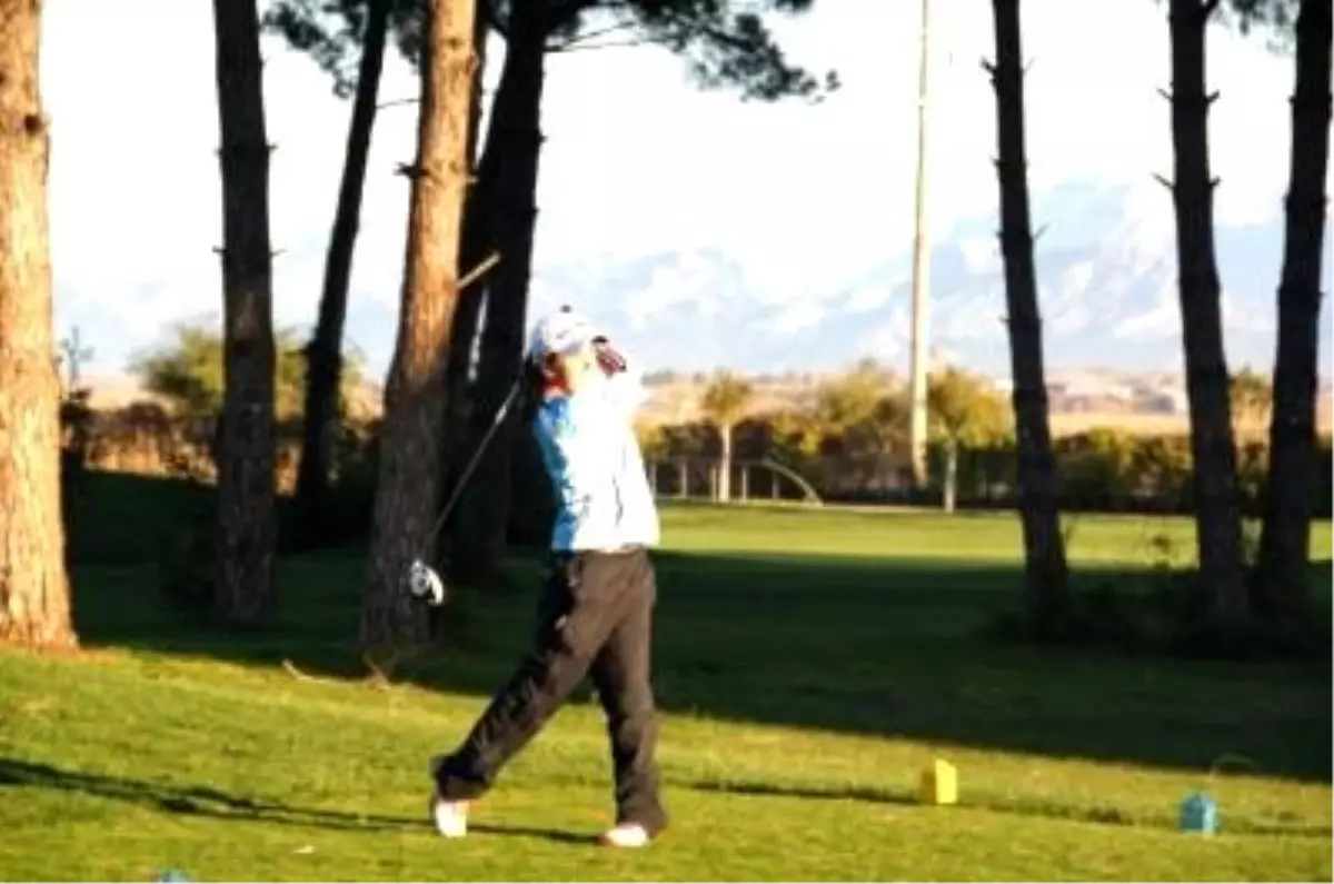 Belek\'te Golf Ligi Heyecanı