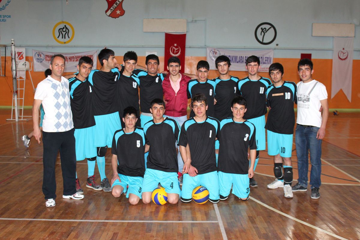 Genç Erkekler Voleybol Grup Birinciliği Müsabakaları Ağrı\'da Başladı