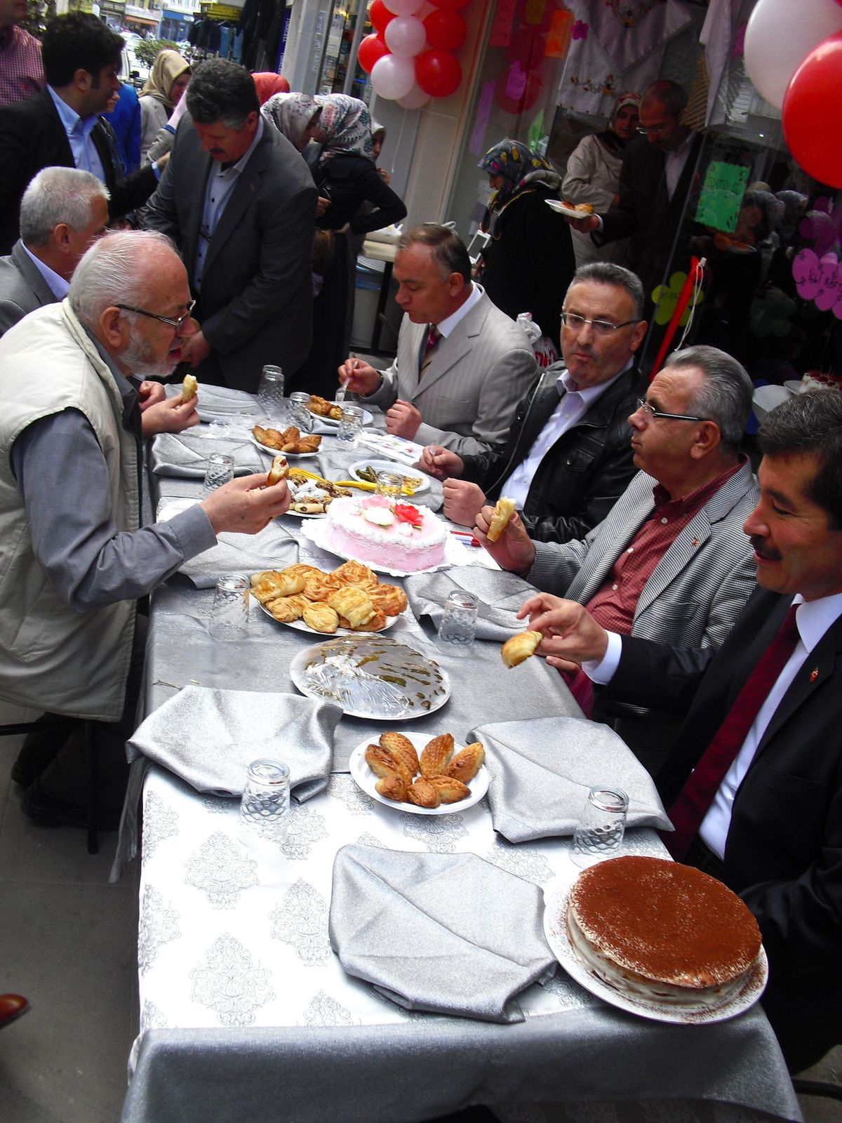 Hızırbey Eğitim ve Kültür Vakfı Kırklareli\'de Kermes Açtı