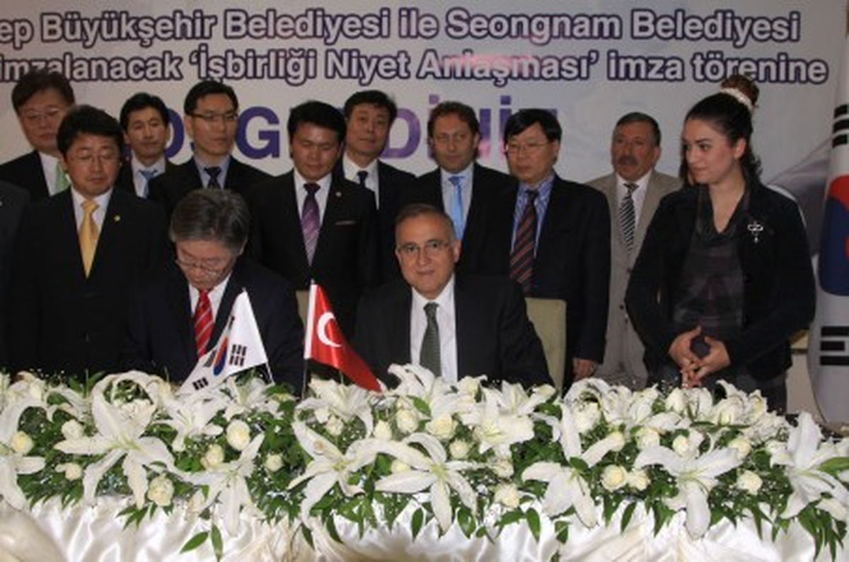 İmzalar Kardeşlik İçin Atıldı