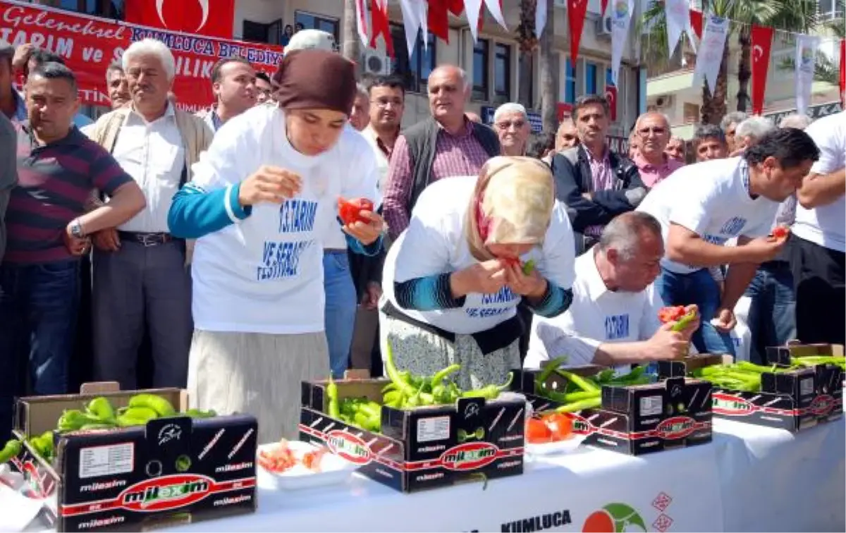 Kumluca'da 'Acı Biber Yeme' Yarışması