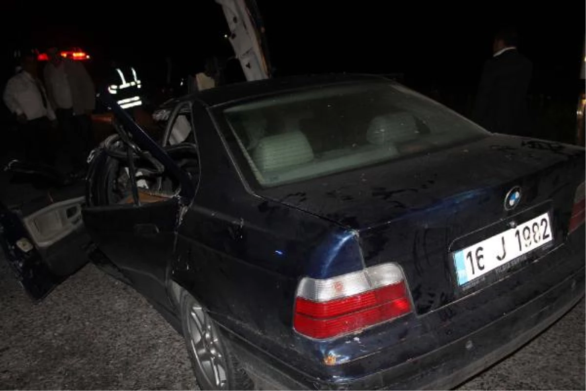 Otomobil Piliç Yüklü Kamyonete Çarptı: 1 Ölü, 3 Yaralı