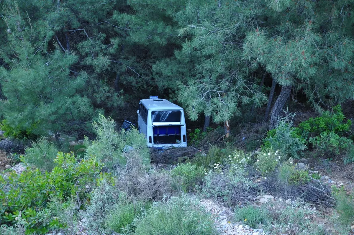 Şehir İçi Dolmuşu Şarampole Uçtu