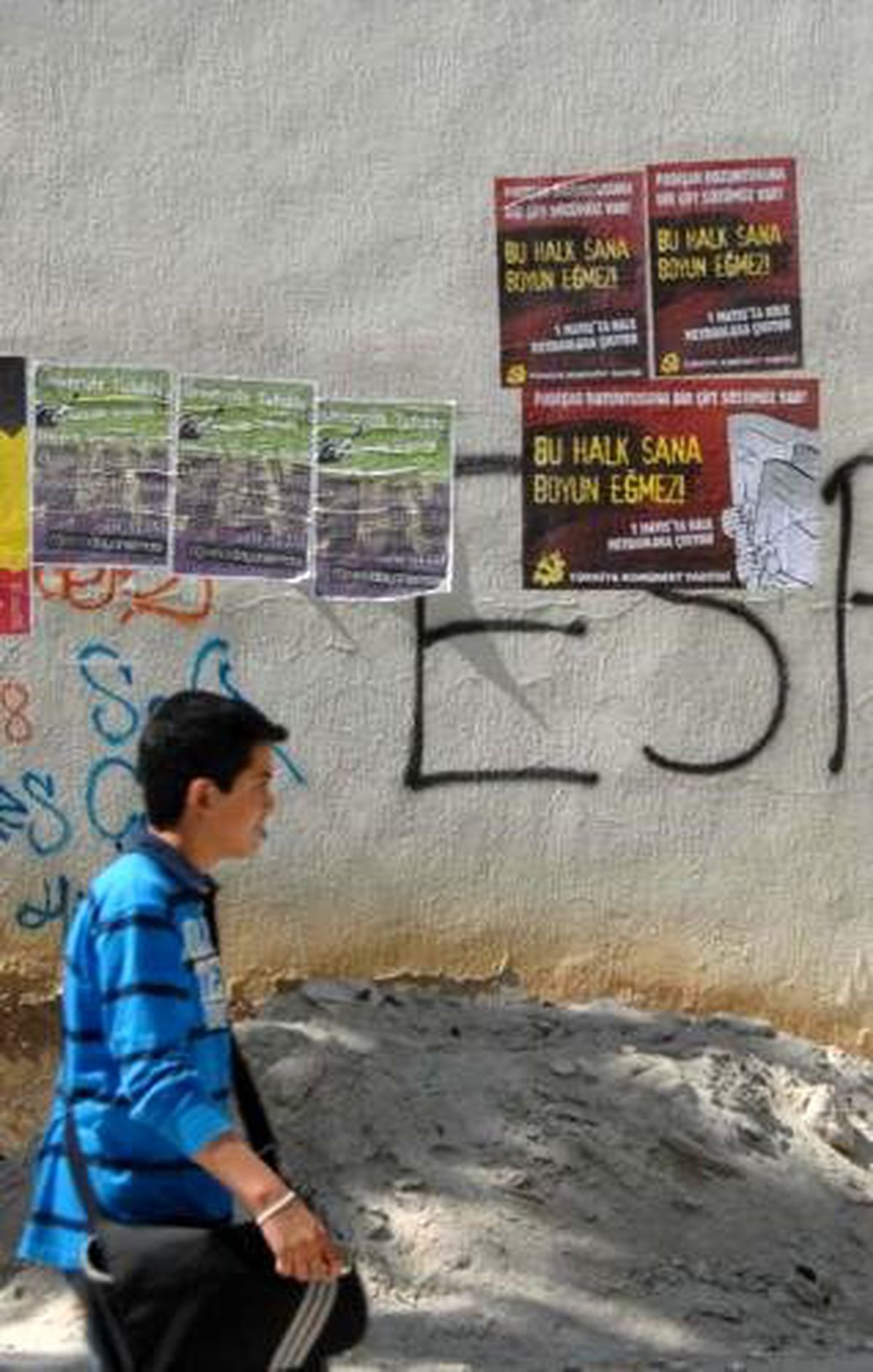 Tkp\'nin Afişine İzin Yok