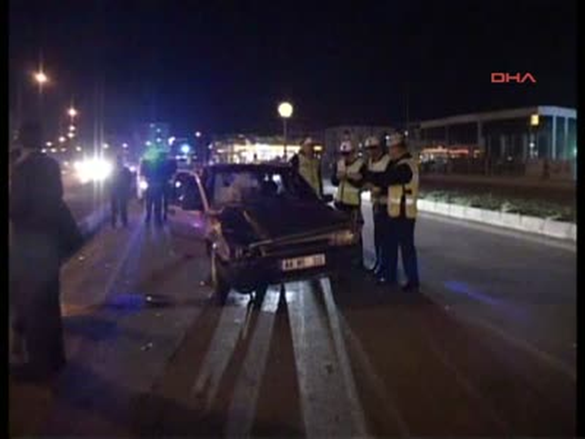 Üniversite Öğrencileri Kazada Ölen Arkadaşları İçin Eylem Yaptılar Malatya\'da Kent Meydanında...