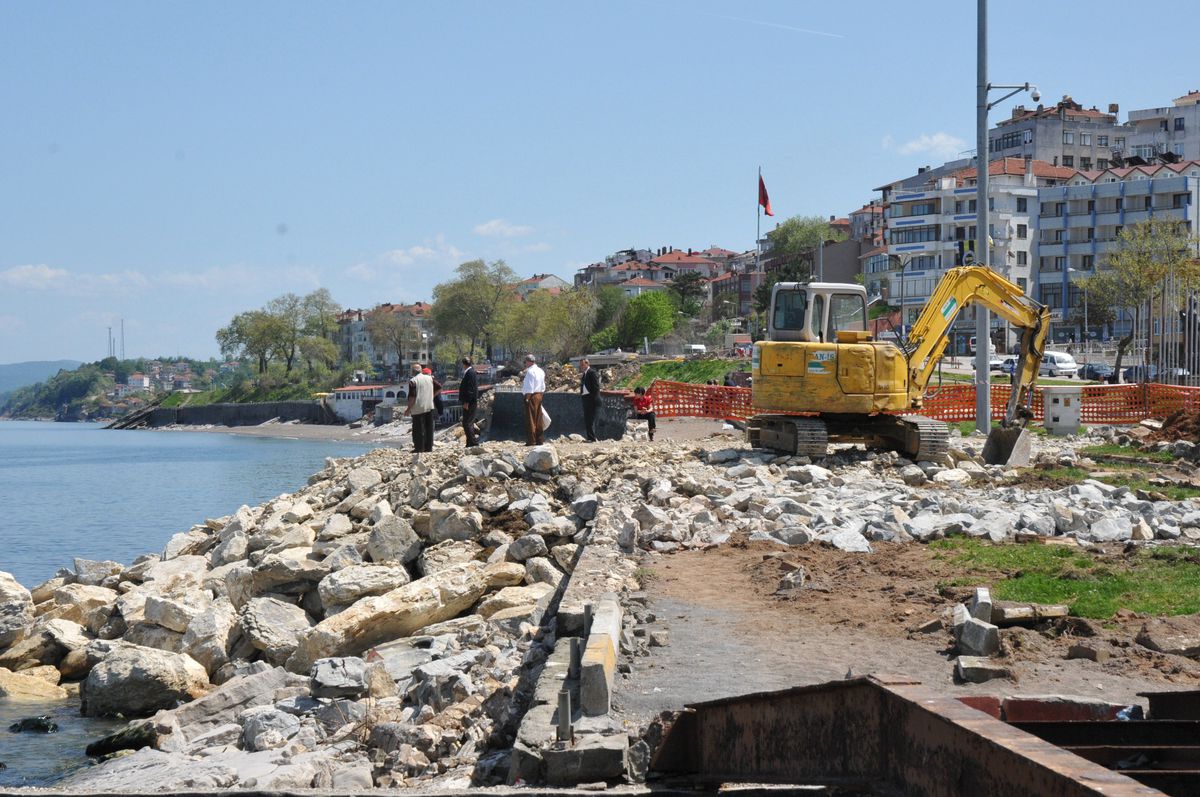 Akçakoca\'da Sahil Projesi 1. Kısım İnşaat Çalışmaları Başladı