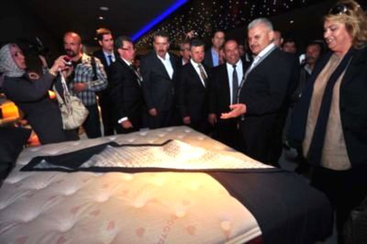 Bakan Yıldırım, Türkiye\'nin İlk Çağrı Merkezi Otelinin Açılışına Katıldı