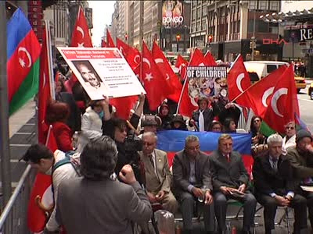 Ermeni İddiaları New York\'ta Protesto Edildi