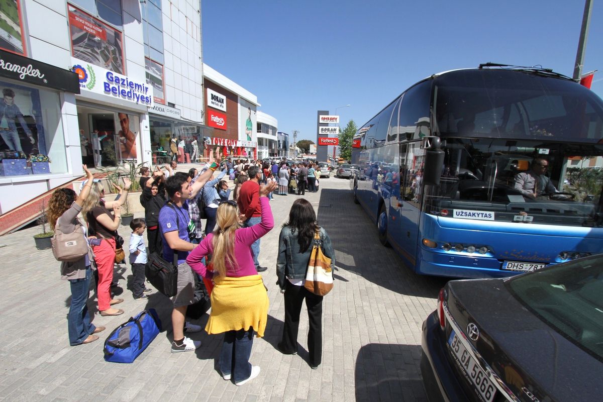 Gaziemir\'in Küçük Konukları, Gözyaşları Arasında Veda Etti