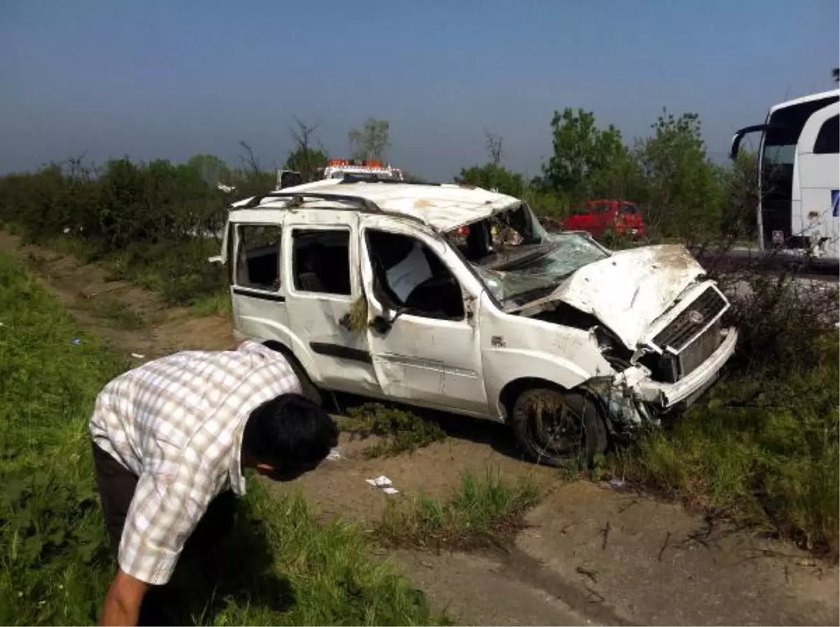 Hafif Ticari Araç Takla Attı: 5 Yaralı