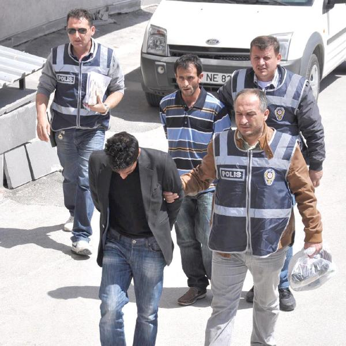 Kendilerini Savcı ve Polis Olarak Tanıtan Dolandırıcılar Yakalandı