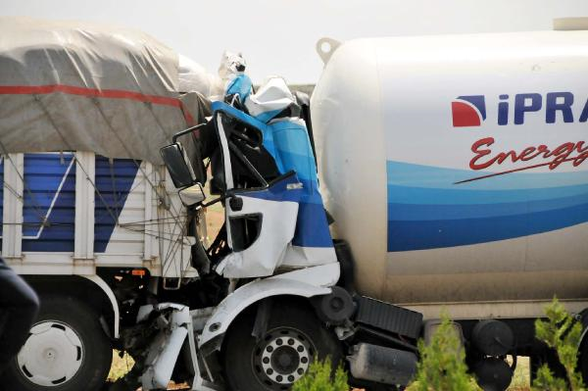 LPG Yüklü TIR Kamyona Çarptı