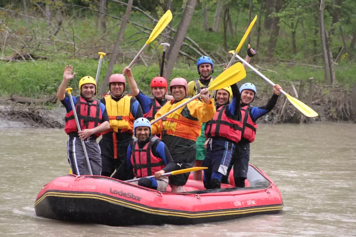 Polislerin Rafting Keyfi