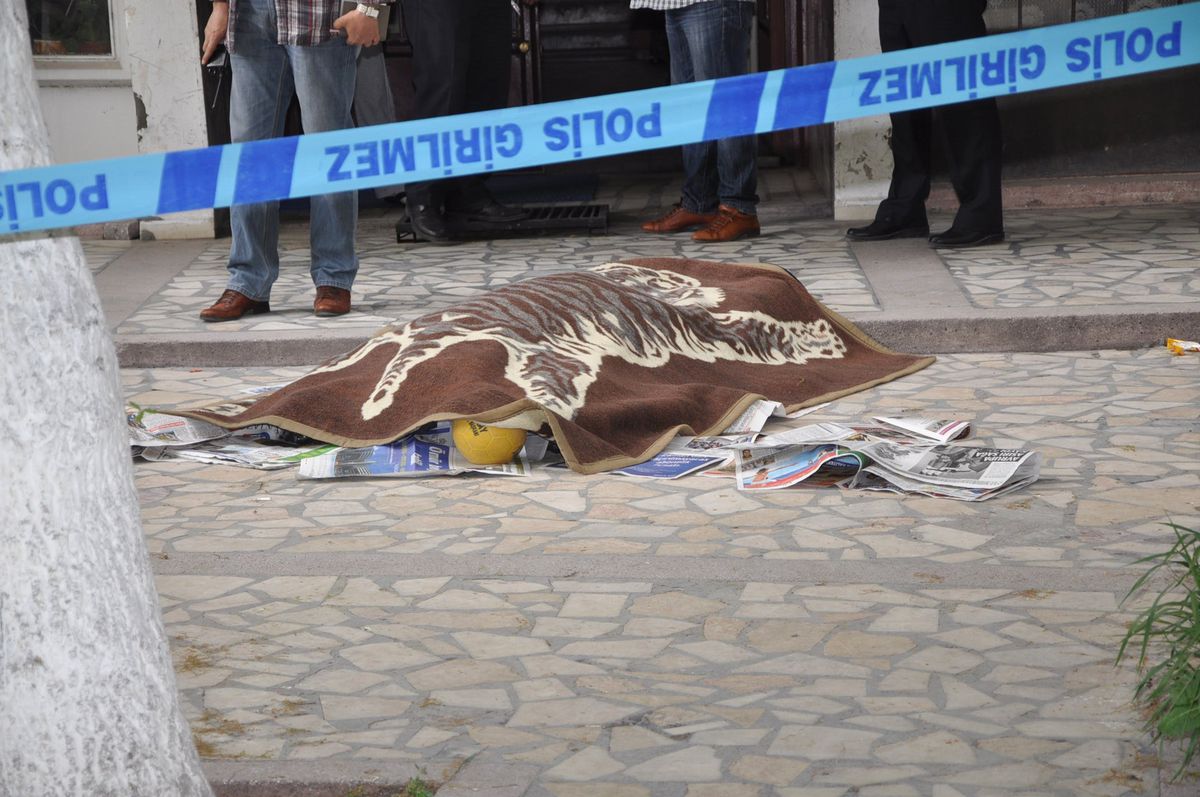 6. Kattan Düşen Şahıs Öldü