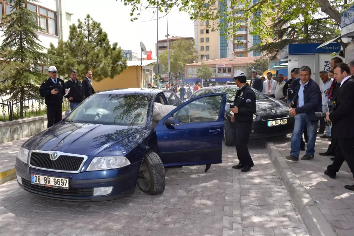 Bakan Bayraktar\'ın Koruma Aracı Kaza Yaptı