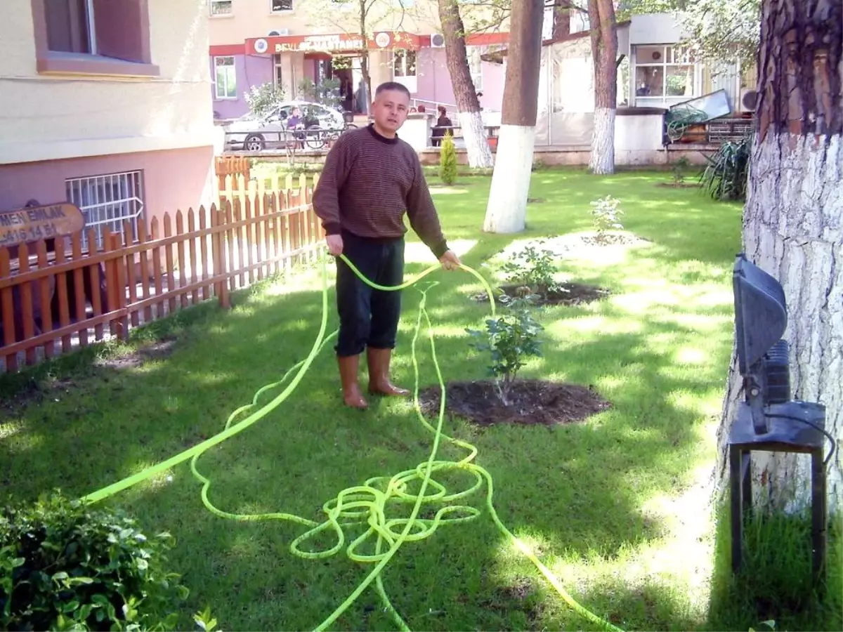 Burhaniye\'de Hükümet Konağı Bahçesi Yeşillendirildi