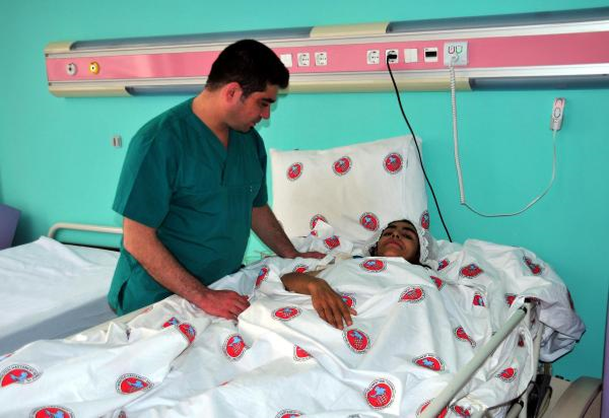 Depremin Vurduğu Hastanede İlk Ameliyat Yapıldı
