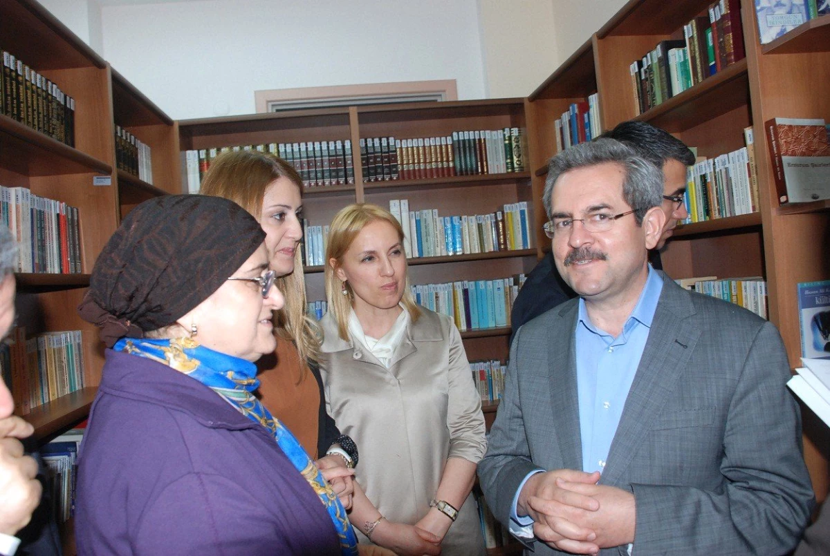 Hasan Ali Kasır\'ın Kitapları İlahiyat Fakültesine Emanet
