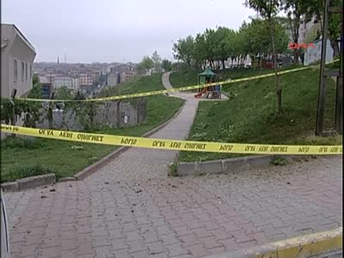 ) Karakol Duvarında Ses Bombası Patladı