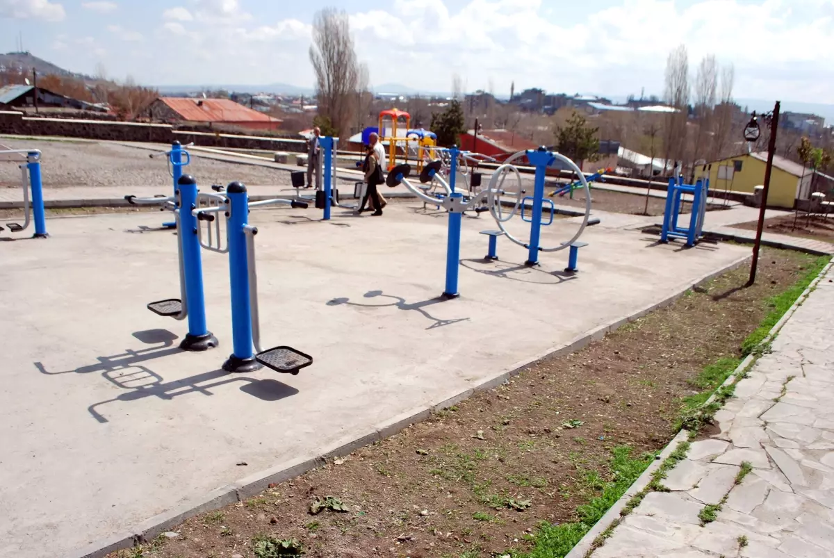 Kars\'ta Belediye Park ve Bahçelerde 2012 Sezonunu Açtı