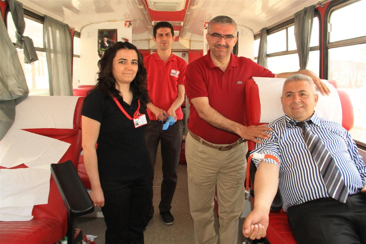 Kızılay Avm\'de Kan Topladı