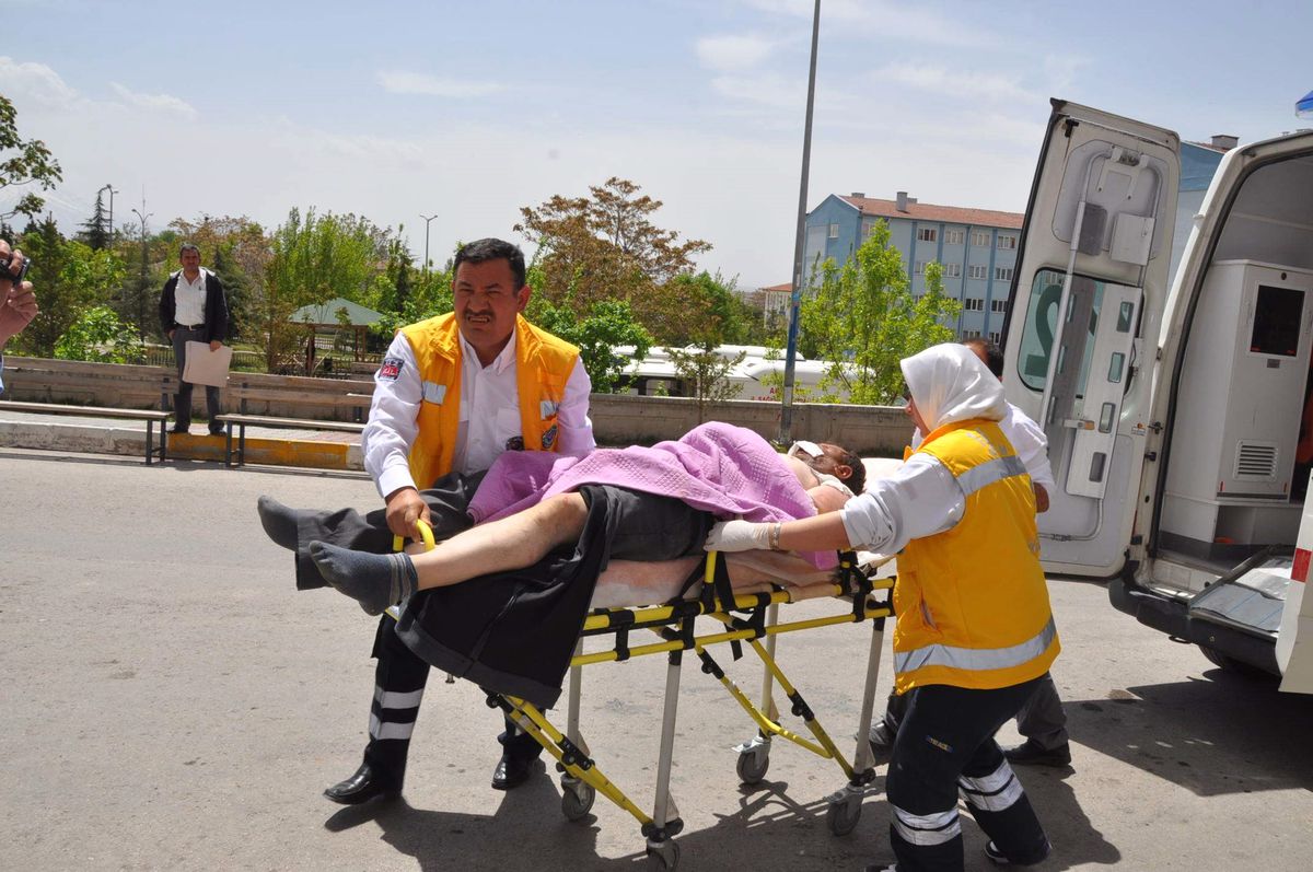 Tamir İçin Çıktığı Elektrik Direğinde Akıma Kapıldı
