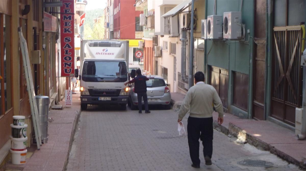 Trafik Levhalarını Yerinden Söktüler