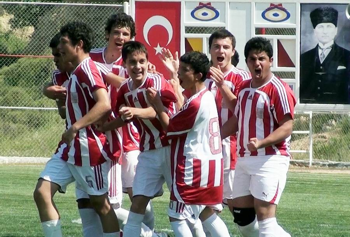 U-16 Ligi\'nde Ayvalıkgücü Belediyespor Şampiyon Oldu
