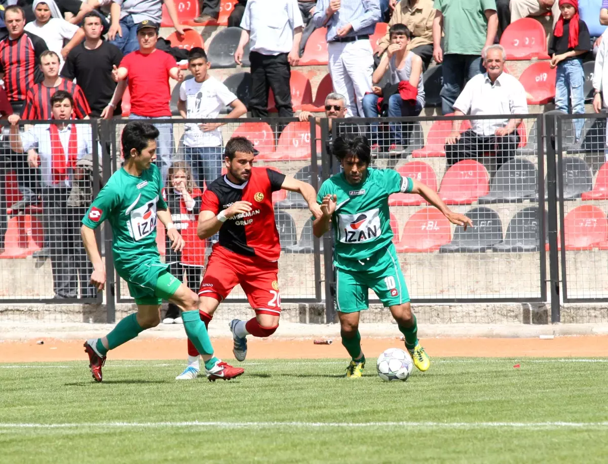 Uşak\'ta Oynanan Final Maçında Emrespor 3. Lige Yükseldi