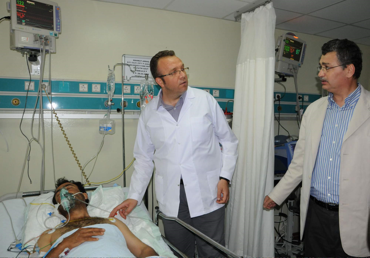 Vali Güvenç, Suruç\'ta Yaralanan Hastayı Ziyaret Etti