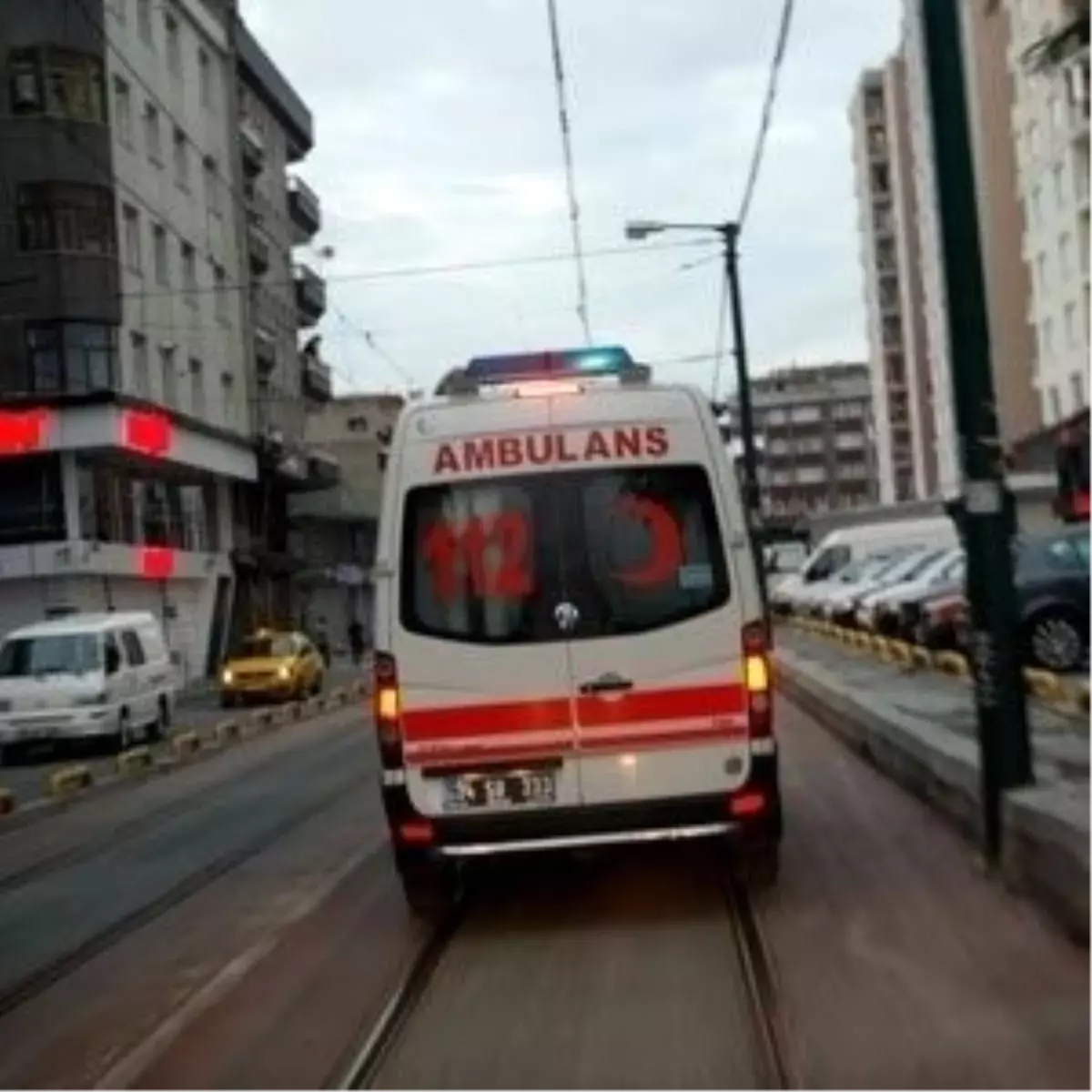 Polis Memuru Arabanın Altında Kaldı