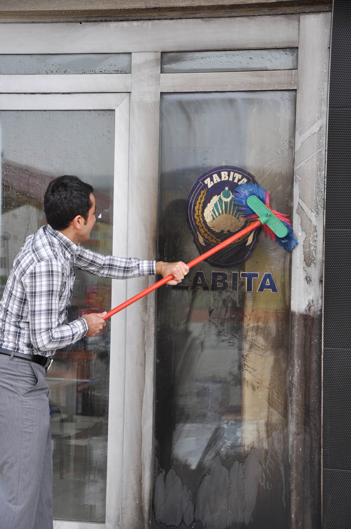 Belediye Binasına Molotoflu Saldırı