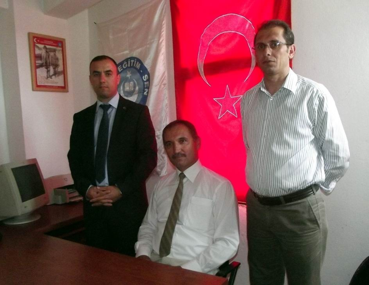 Ayvalık\'ta Sendikacılar, Öğretmenlere Yapılan Saldırıları Kınadı