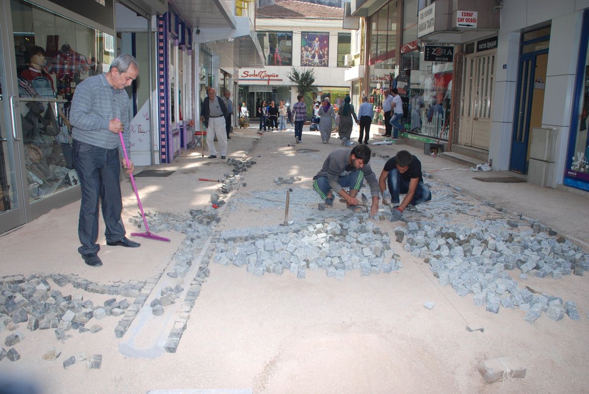 Dar Sokak\'ta Yoğun Çalışma