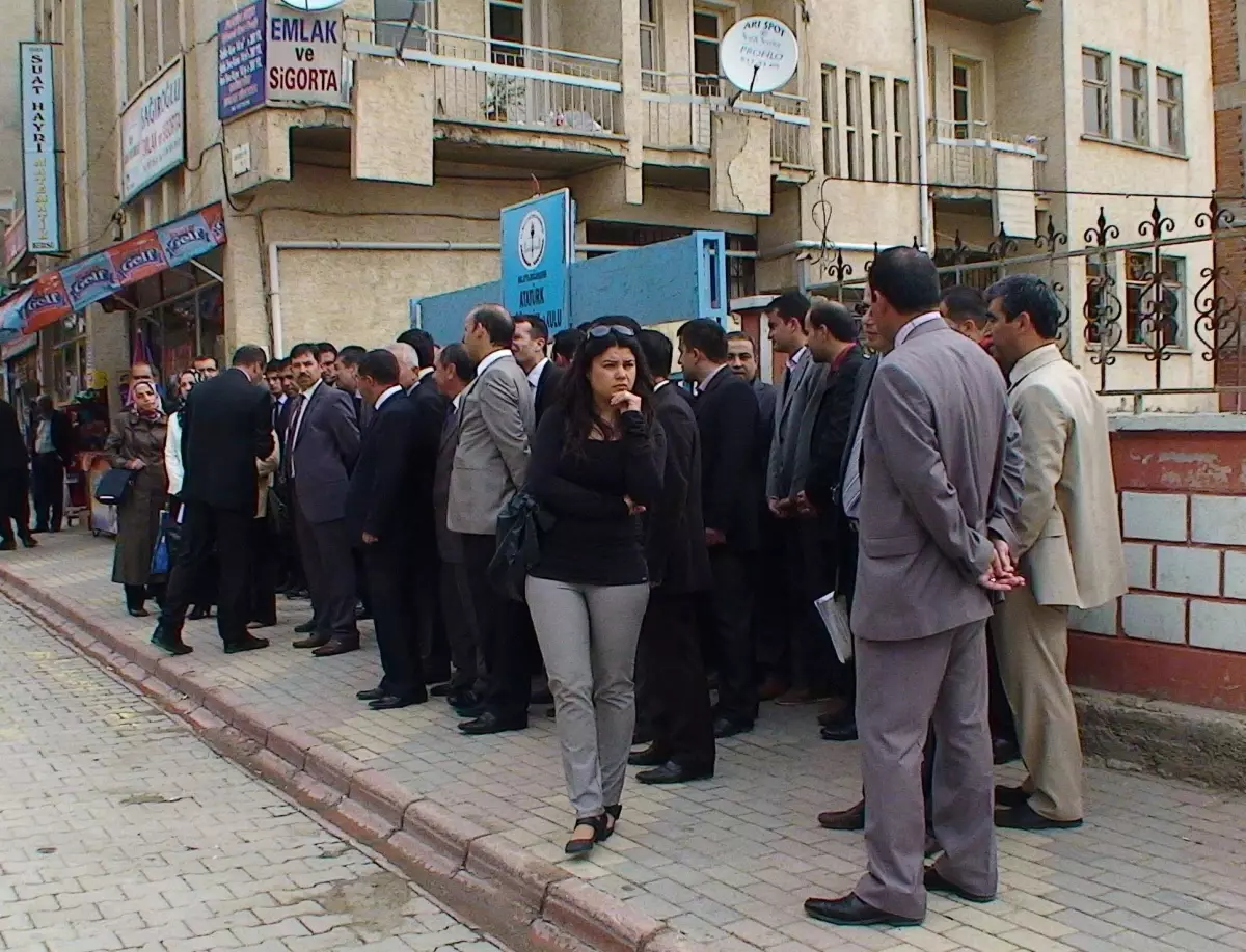 Doğanşehir'de Öğretmenler, 1 Saatlik Eylem Yaptılar