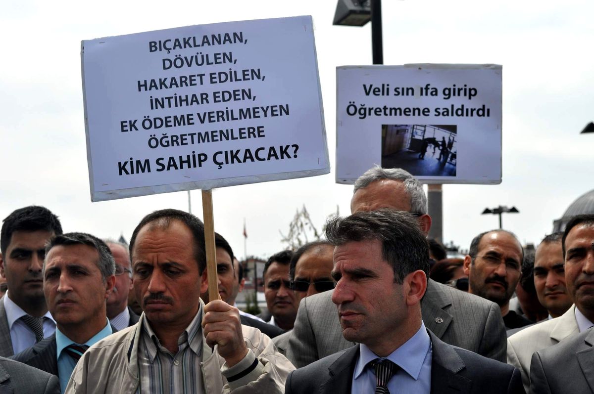 Eğitim - Sen\' Den Öğretmene Şiddete Tepki