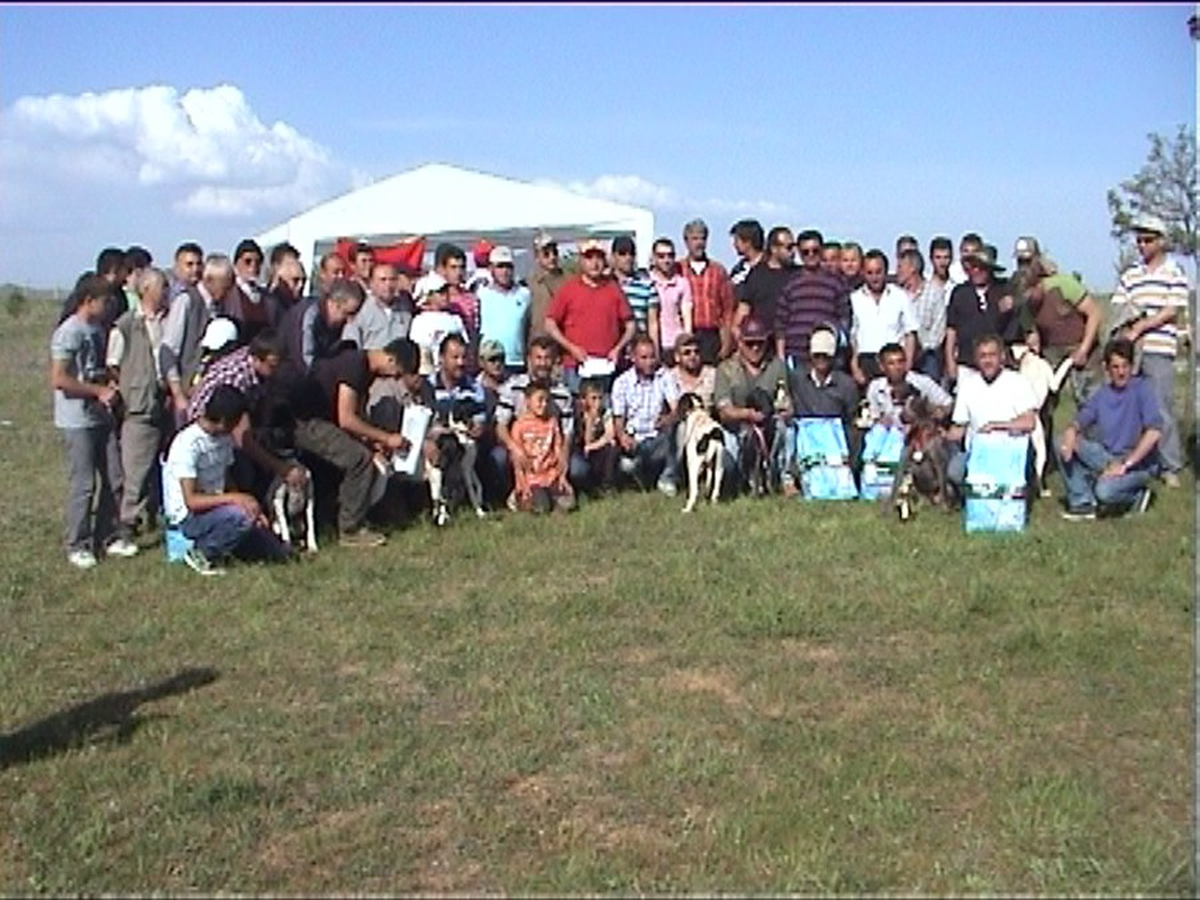 Eşme\'de Av Köpekleri Birincilik İçin Yarıştı