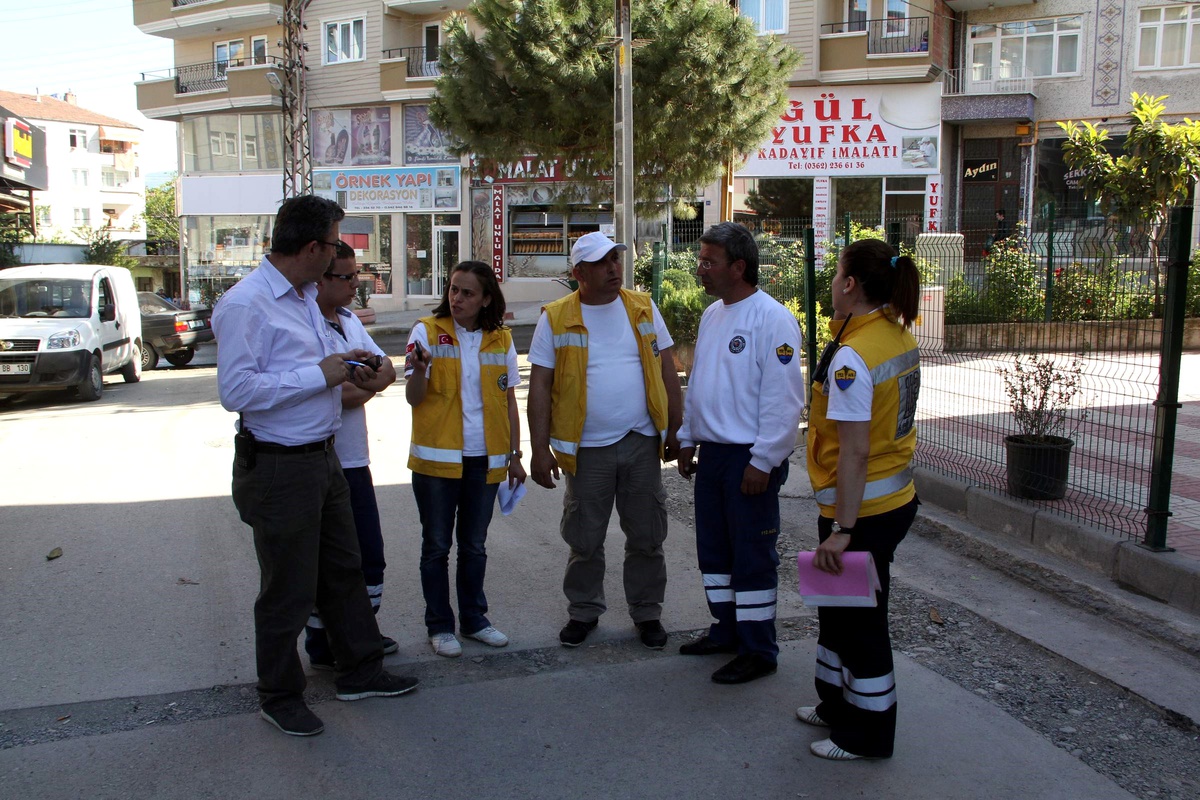 Hasta Yakınları 112 Ekibine Saldırdı