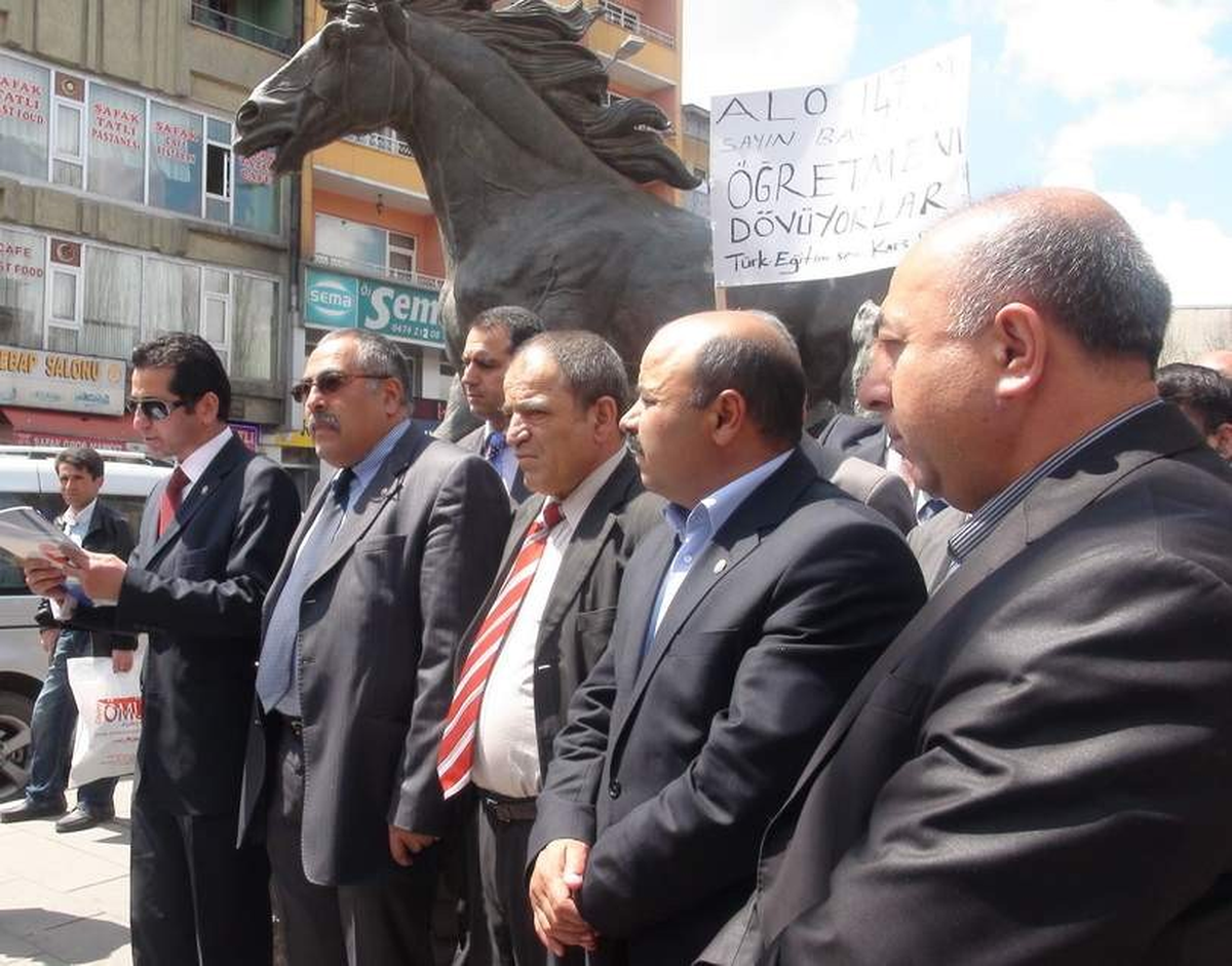 Kars Türk Eğitim-Sen\'den Öğretmenlere Yapılan Saldırılara Kınama