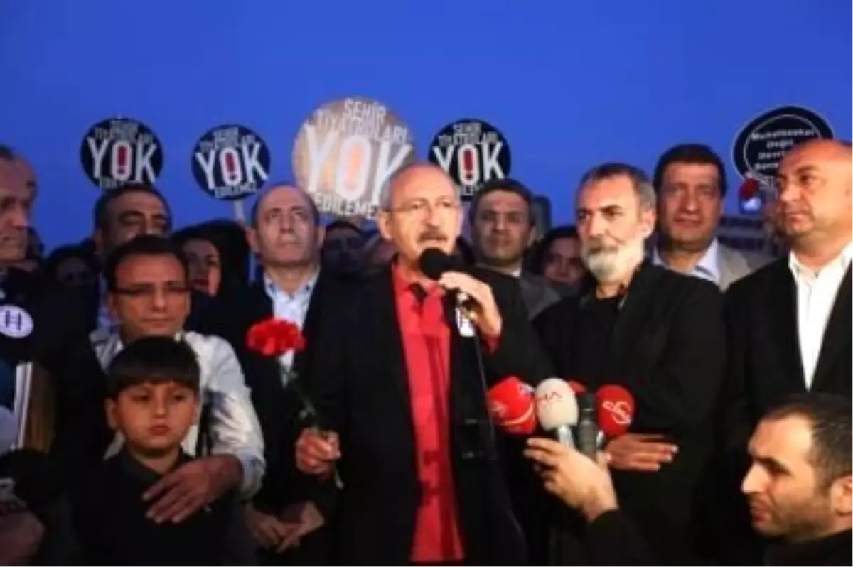 Kılıçdaroğlu, Eylem Yapan Tiyatroculara Destek Verdi