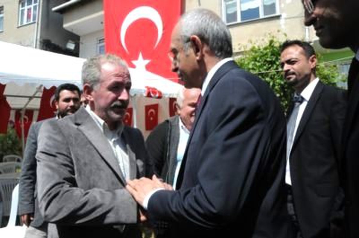 Kılıçdaroğlu, Şehit Ailesine Taziye Ziyaretinde Bulundu