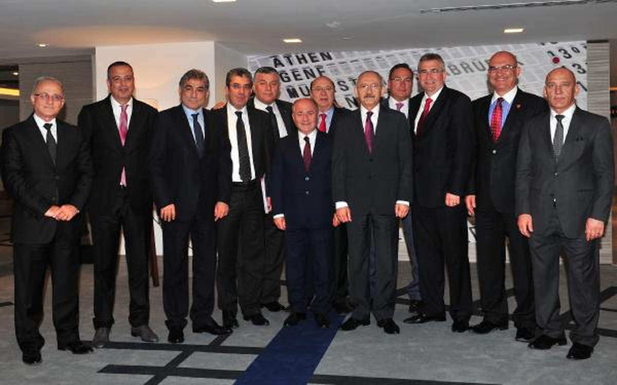 Kılıçdaroğlu Şehit Ailesine Taziyede Bulundu, Belediye Başkanlarıyla Bir Araya Geldi