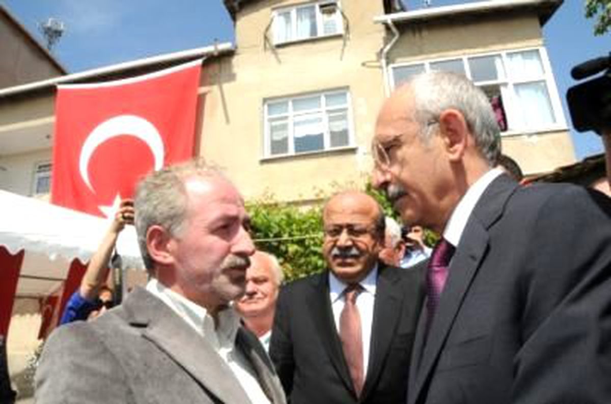 Kılıçdaroğlu Şehit Ailesini Ziyaret Etti