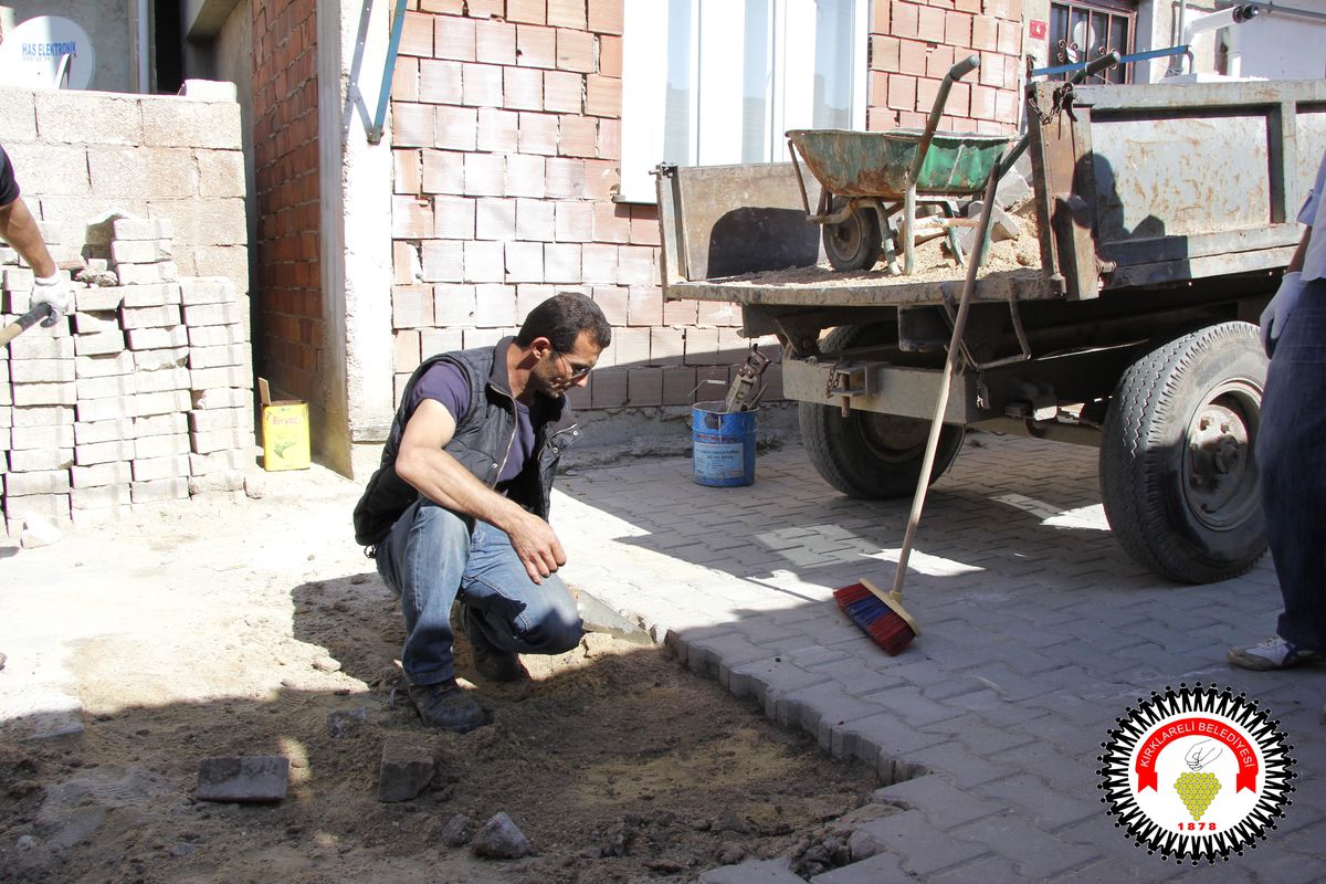 Kırklareli\'de Parke Taş Onarım Çalışmaları