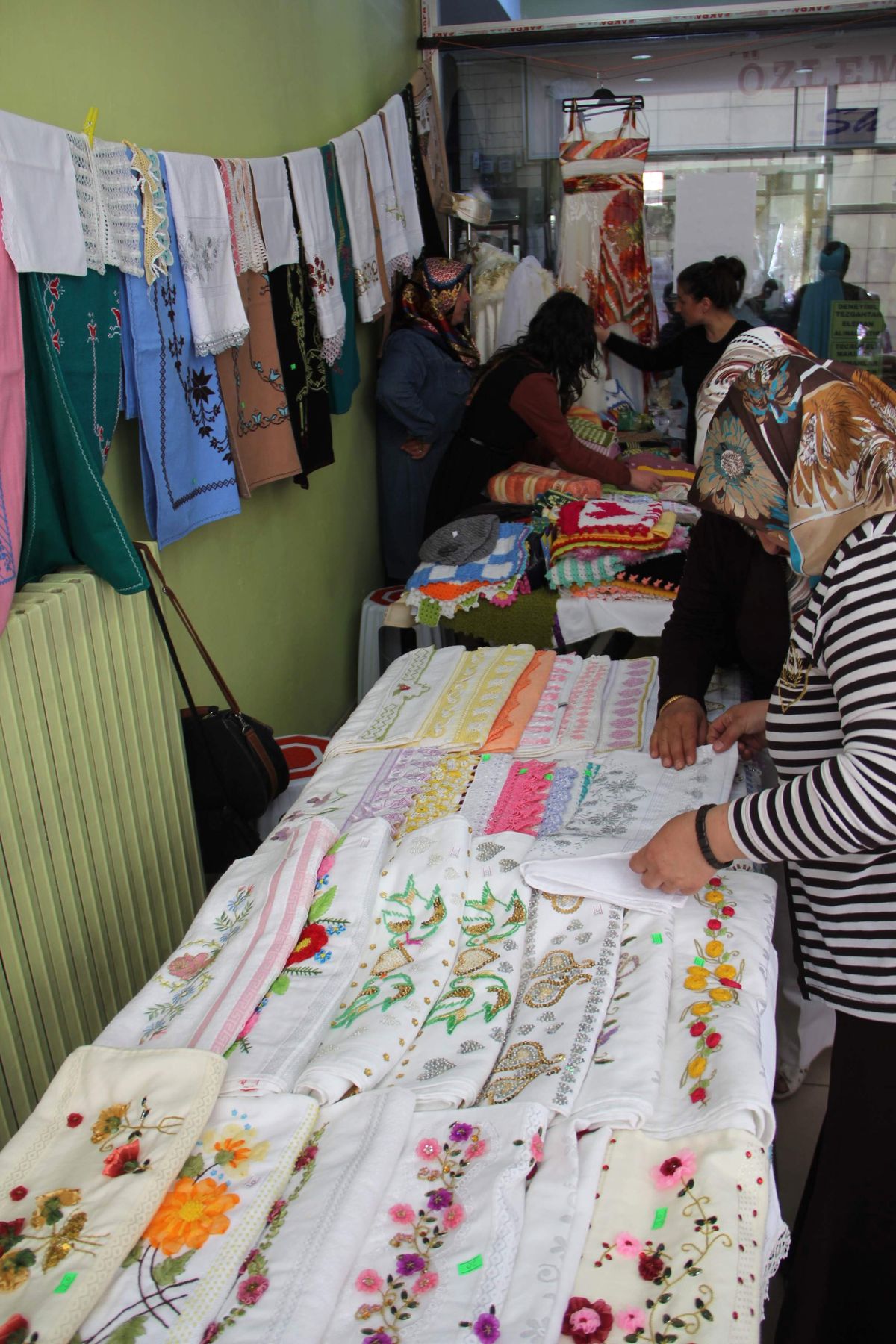 Mahalle Kadınlarından Cami Yararına Kermes