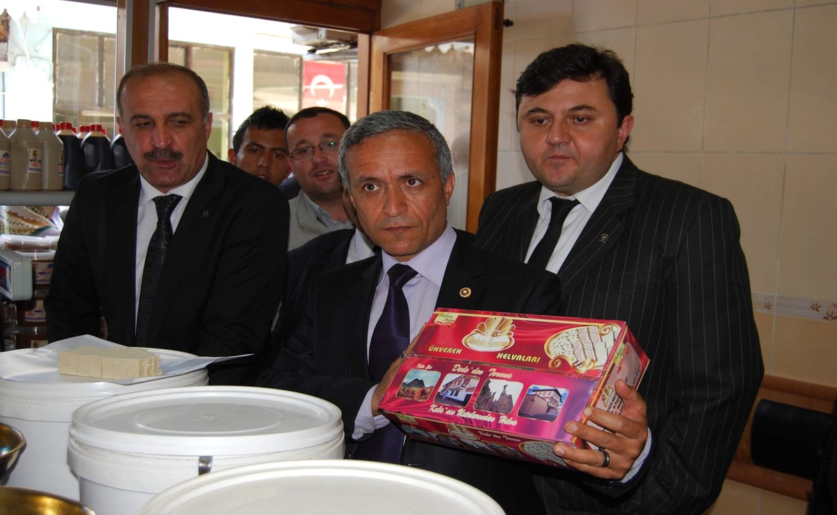 Milletvekili Yurttaş, Kula\'da Esnaf Ziyareti Yaptı