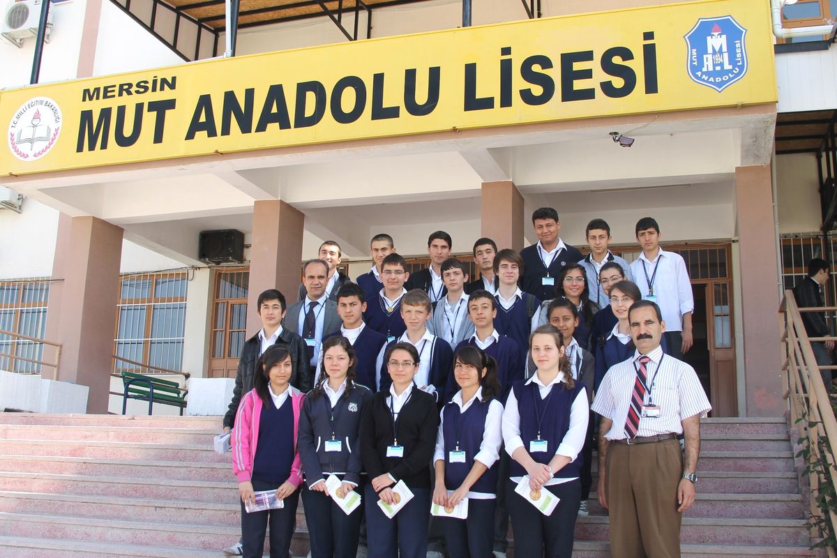 Mut\'ta Öğrenciler Küresel Isınmaya Karşı Broşür Dağıttı