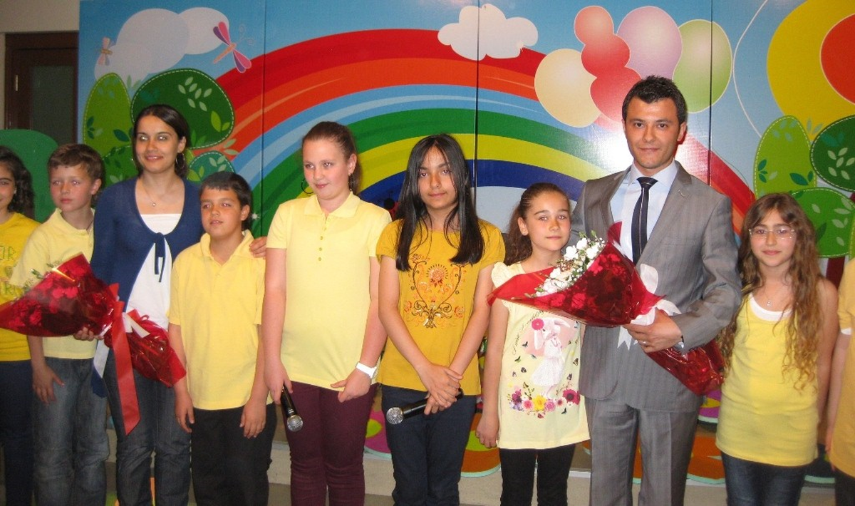 Ödemiş\'te Öğrenciler Şiir Gecesi Düzenledi